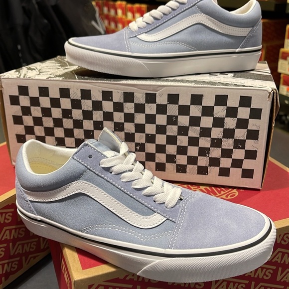 Vans WMNS Old Skool
Color Theory Dusty Blue
VN0007NTDSB Light Blue Sneakers - Picture 10 of 16
